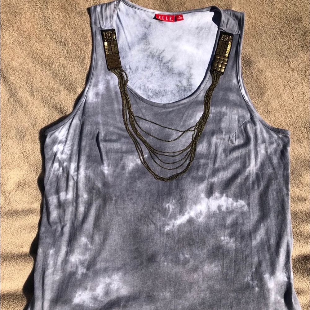Elle tie dye tank top with golden necklace